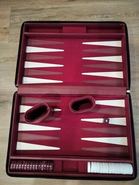 Vintage BACKGAMMON Game Crisloid Chips faux leather Case 19" x 15" Burgundy